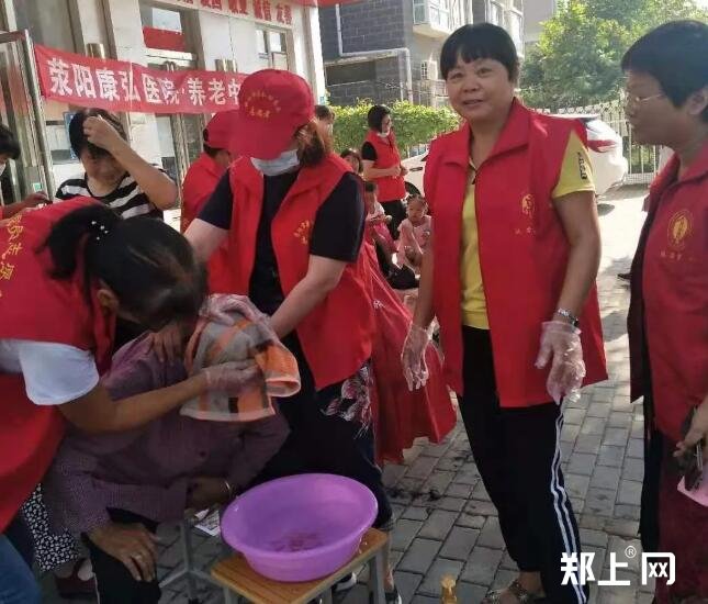 助力创文!康弘医院颐养苑携手福泽社区开展志愿服务活动